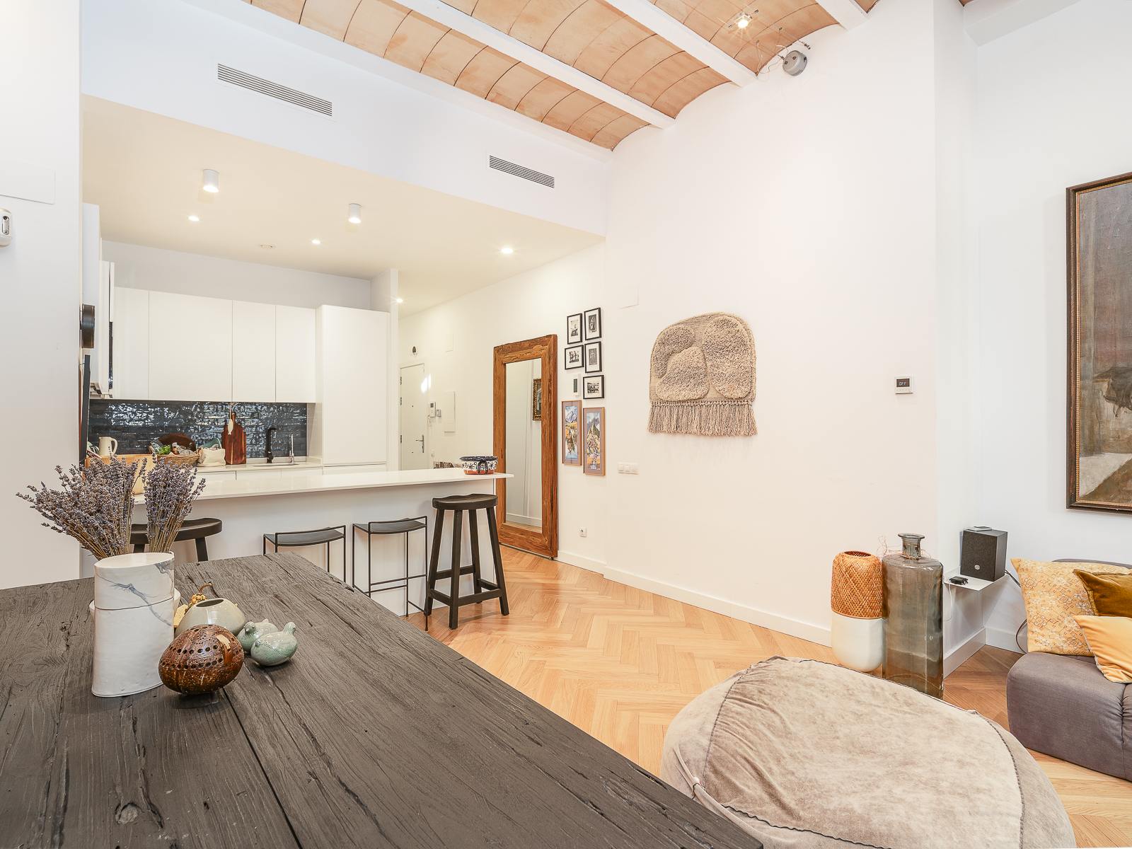 living - Piso de 70m² con 27m² de jardín en venta en Poble Sec - gallery thumbnail - 7