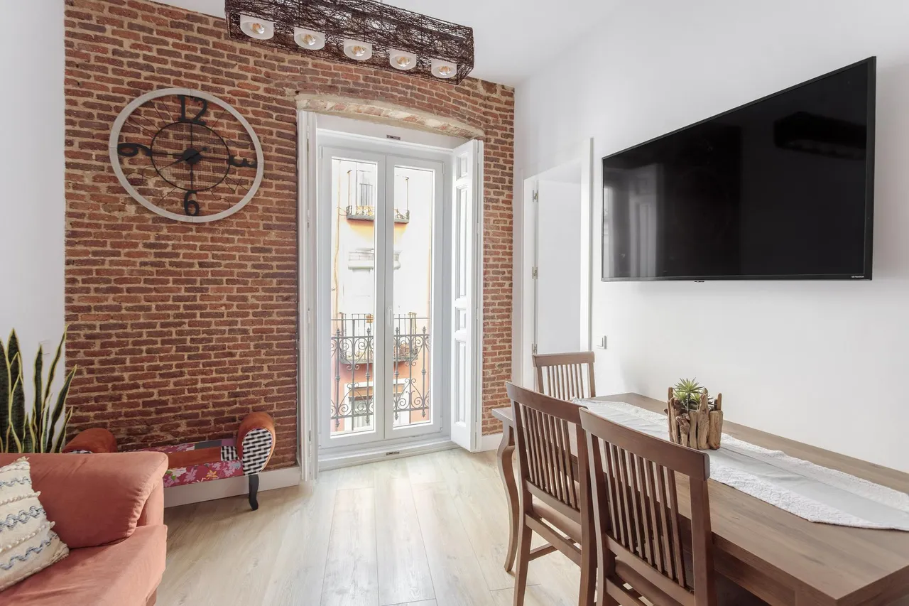 living - 55m² apartment for rent in Cortes / Huertas, Madrid - gallery - 3