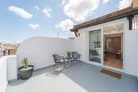 living - Ático de 60m² con 15m² terraza en alquiler en Extramurs - gallery thumbnail - 4