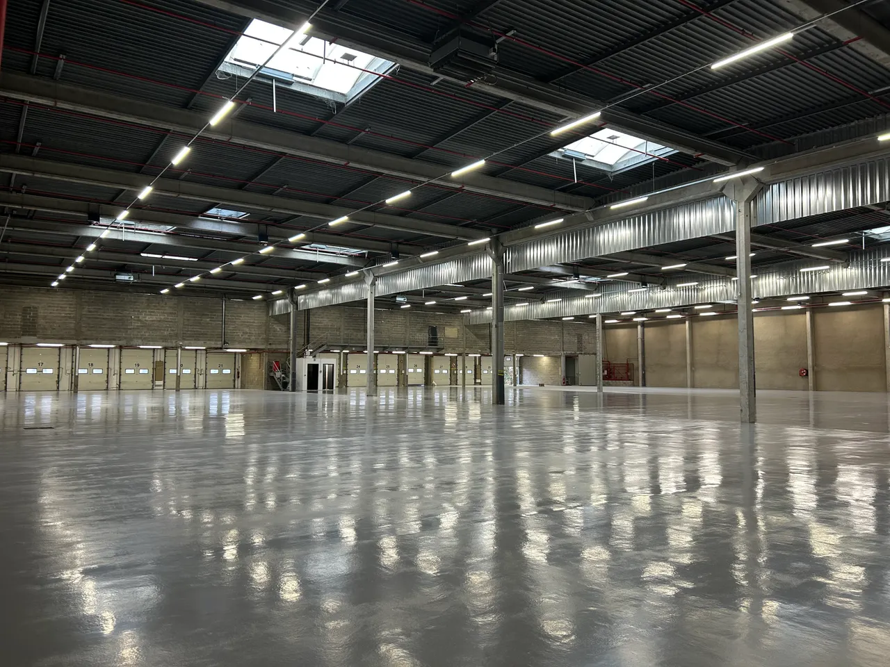 logistics - Warehouse / Offices For Rent - gallery - 4
