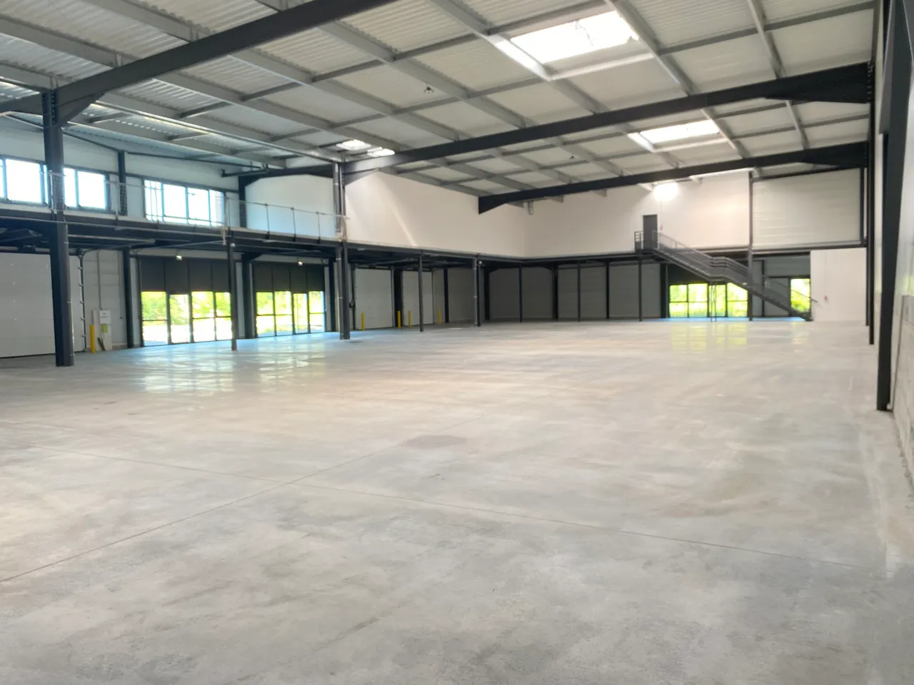 logistics - Light Industrial Premises / Offices For Rent - gallery - 10