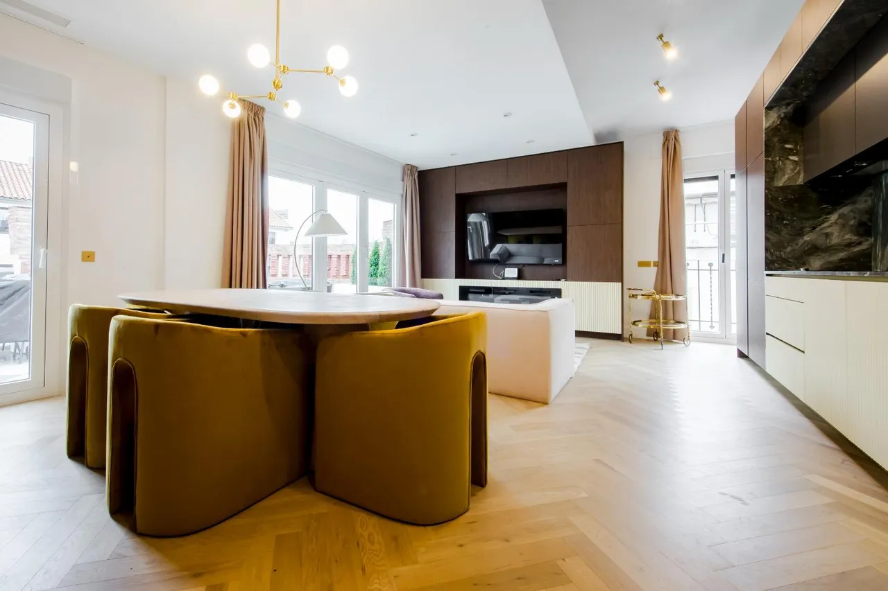living - 120m² penthouse for rent in Cortes / Huertas, Madrid - gallery - 3