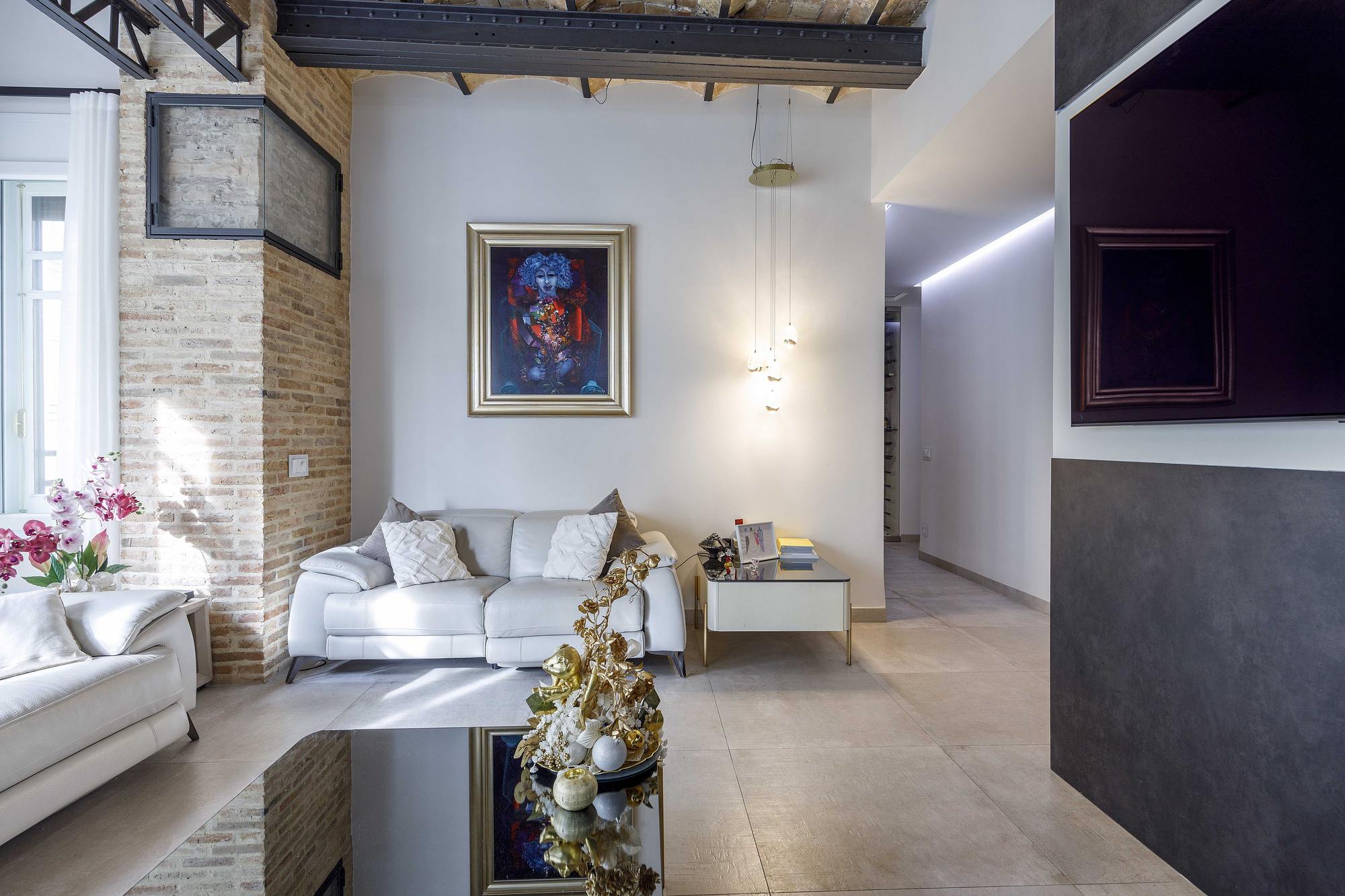 living - 230m² apartment for rent in Sant Francesc, Valencia - gallery thumbnail - 4