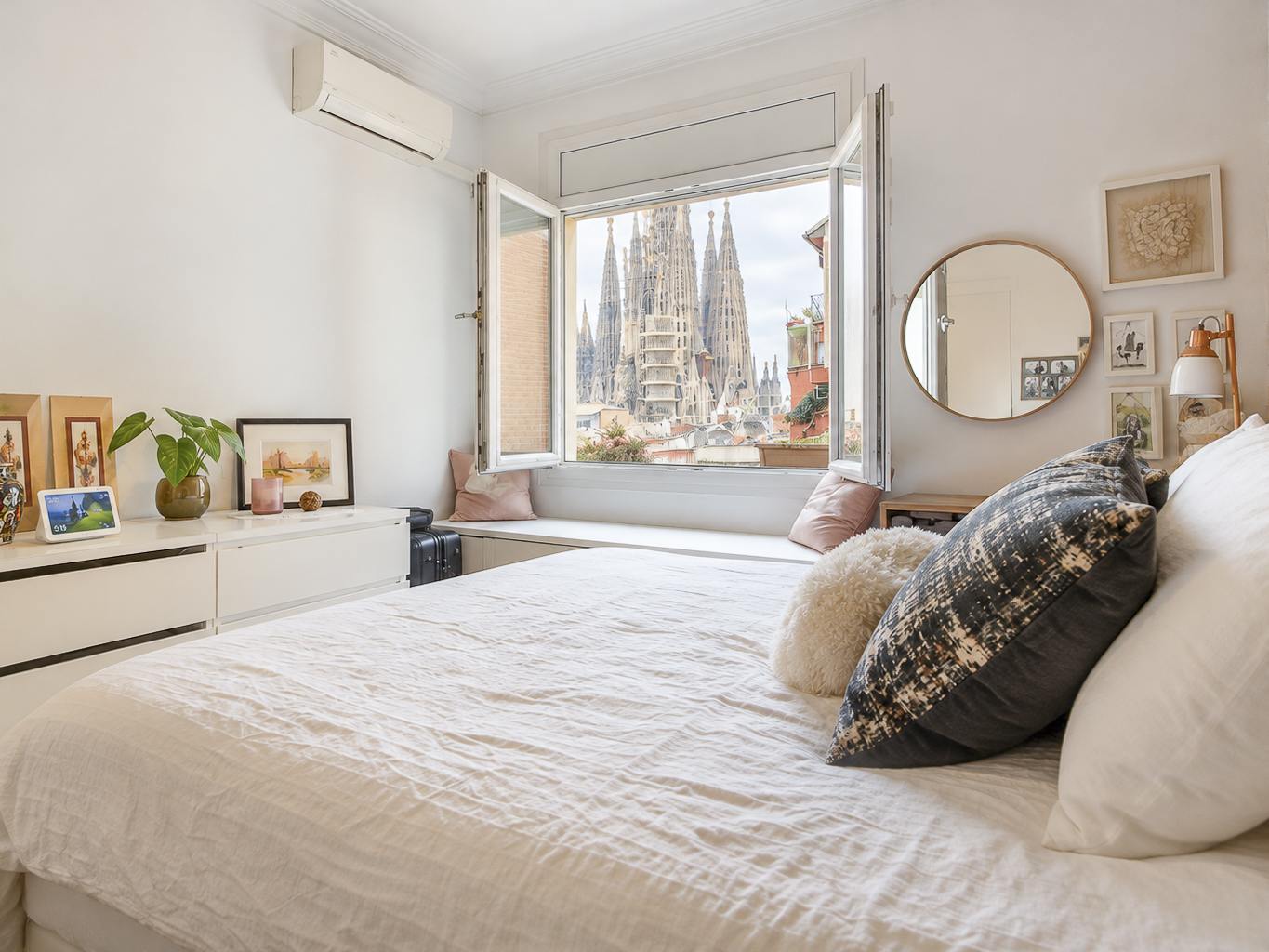 living - 90m² apartment for sale in Eixample Right, Barcelona - featured