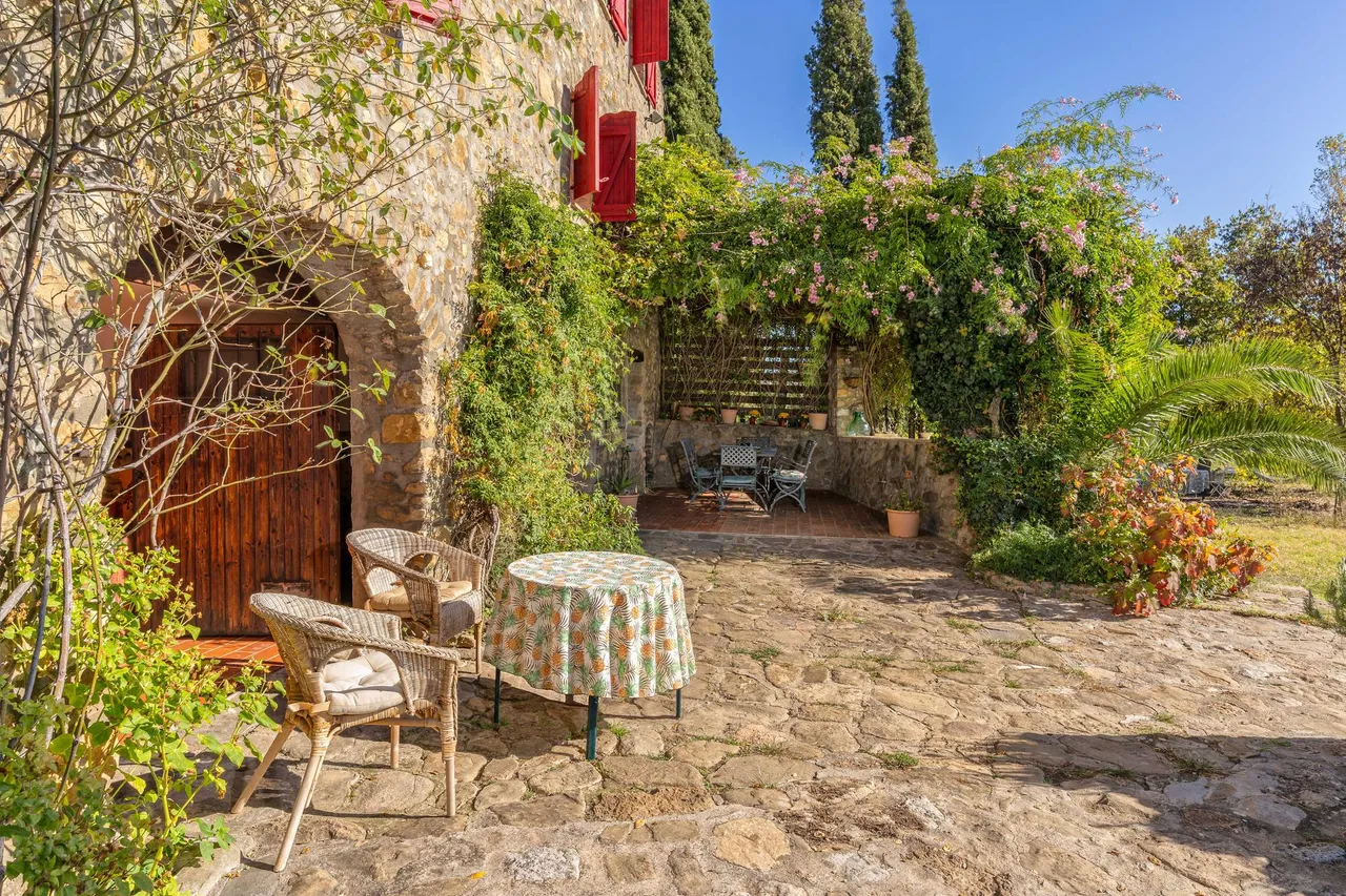 living - Casa rural de 390m² en venta en La Garrotxa, Girona - gallery - 4
