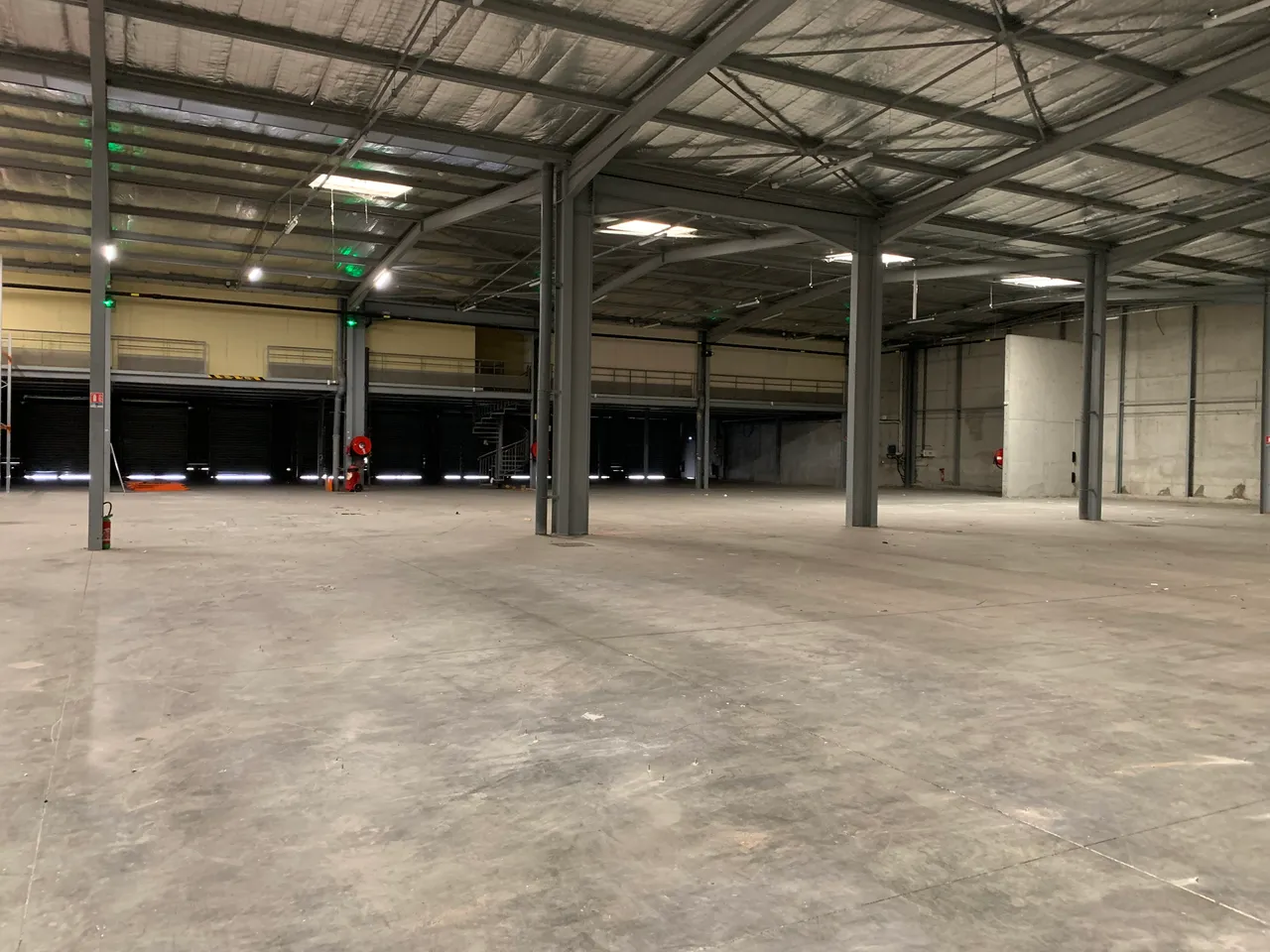 logistics - Warehouse / Offices For Rent - gallery - 6