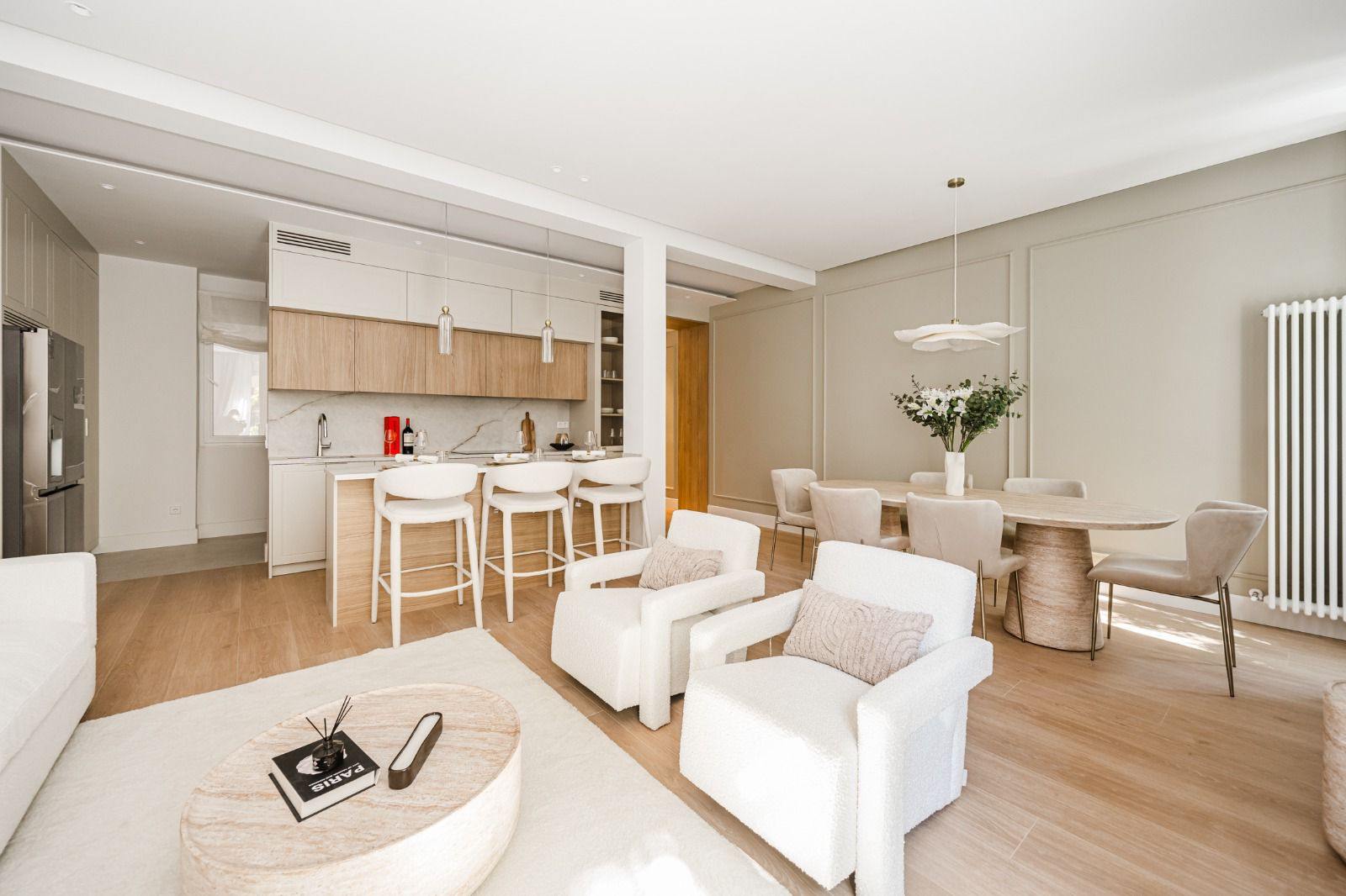 living - Piso de 153m² en venta en Goya, Madrid - gallery thumbnail - 2