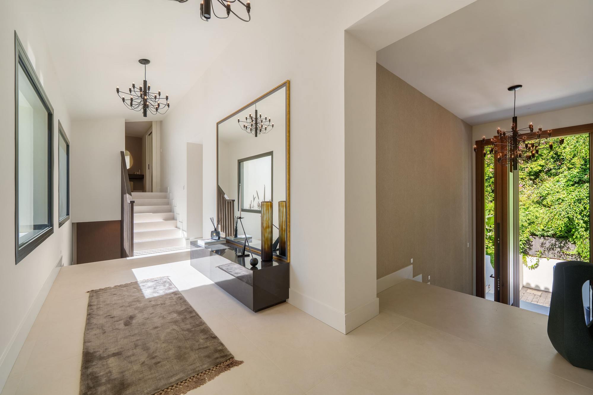 living - 648m² house / villa with 300m² terrace for sale in Nueva Andalucía - gallery thumbnail - 8
