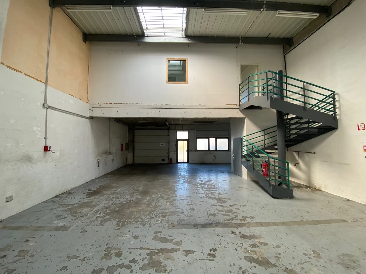 logistics - Light Industrial Premises / Offices For Rent - gallery - 7