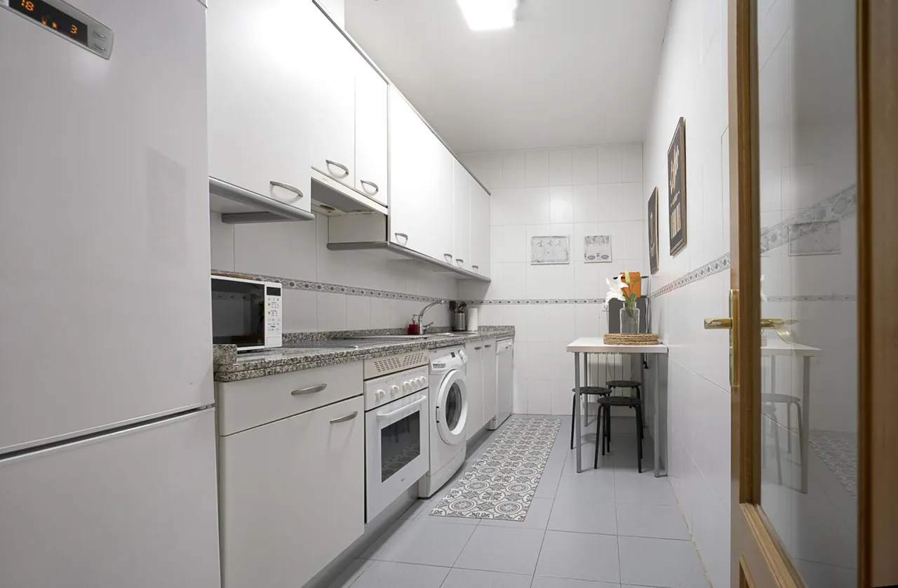 living - 97m² apartment for rent in Cortes / Huertas, Madrid - gallery - 8