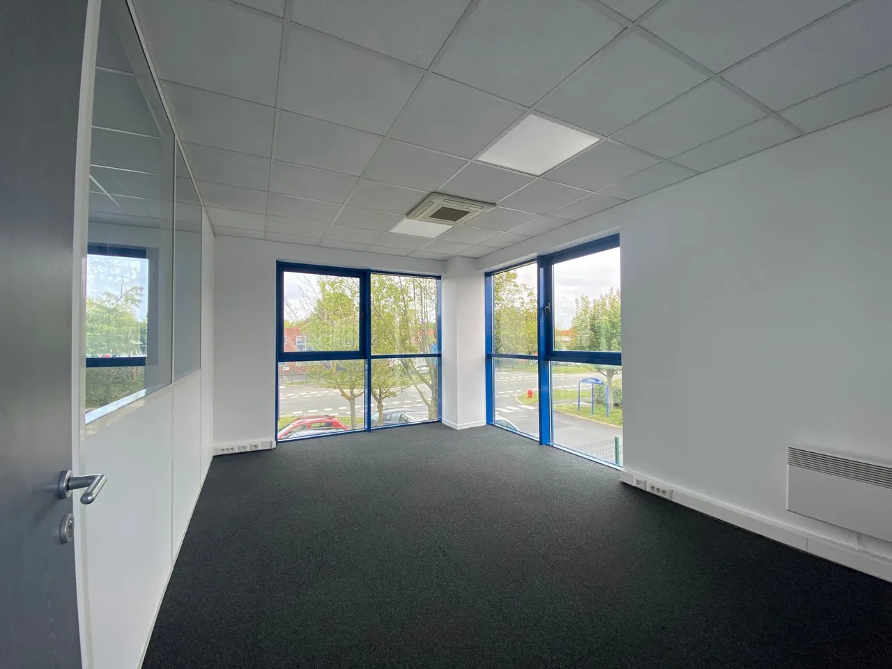 logistics - Light Industrial Premises / Offices For Rent - gallery - 9