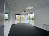 logistics - Light Industrial Premises / Offices For Rent - gallery thumbnail - 9