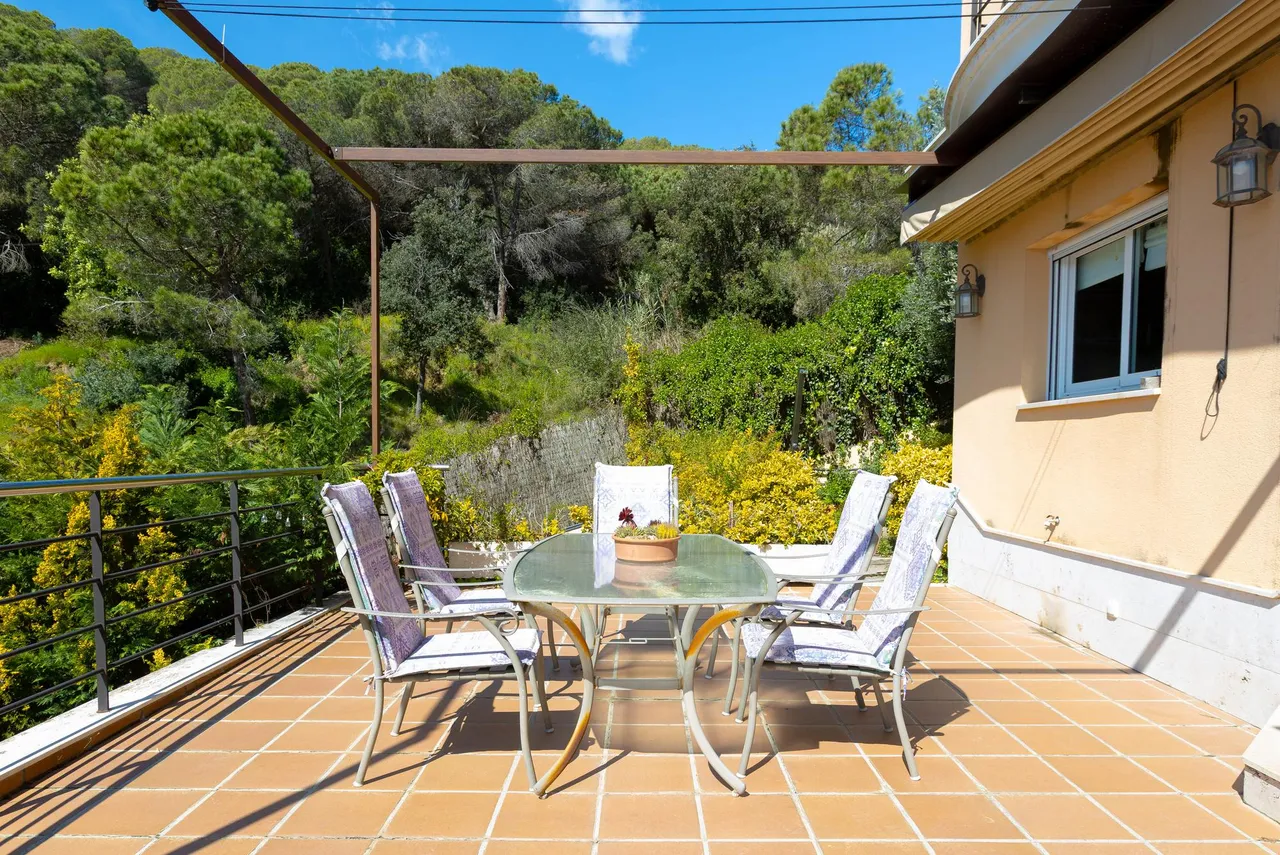 living - 290m² house / villa for sale in Premià de Dalt, Barcelona - gallery - 5