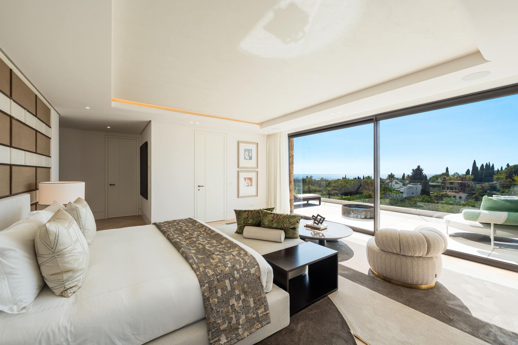 living - 848m² house / villa with 392m² terrace for sale in Golden Mile - gallery - 10