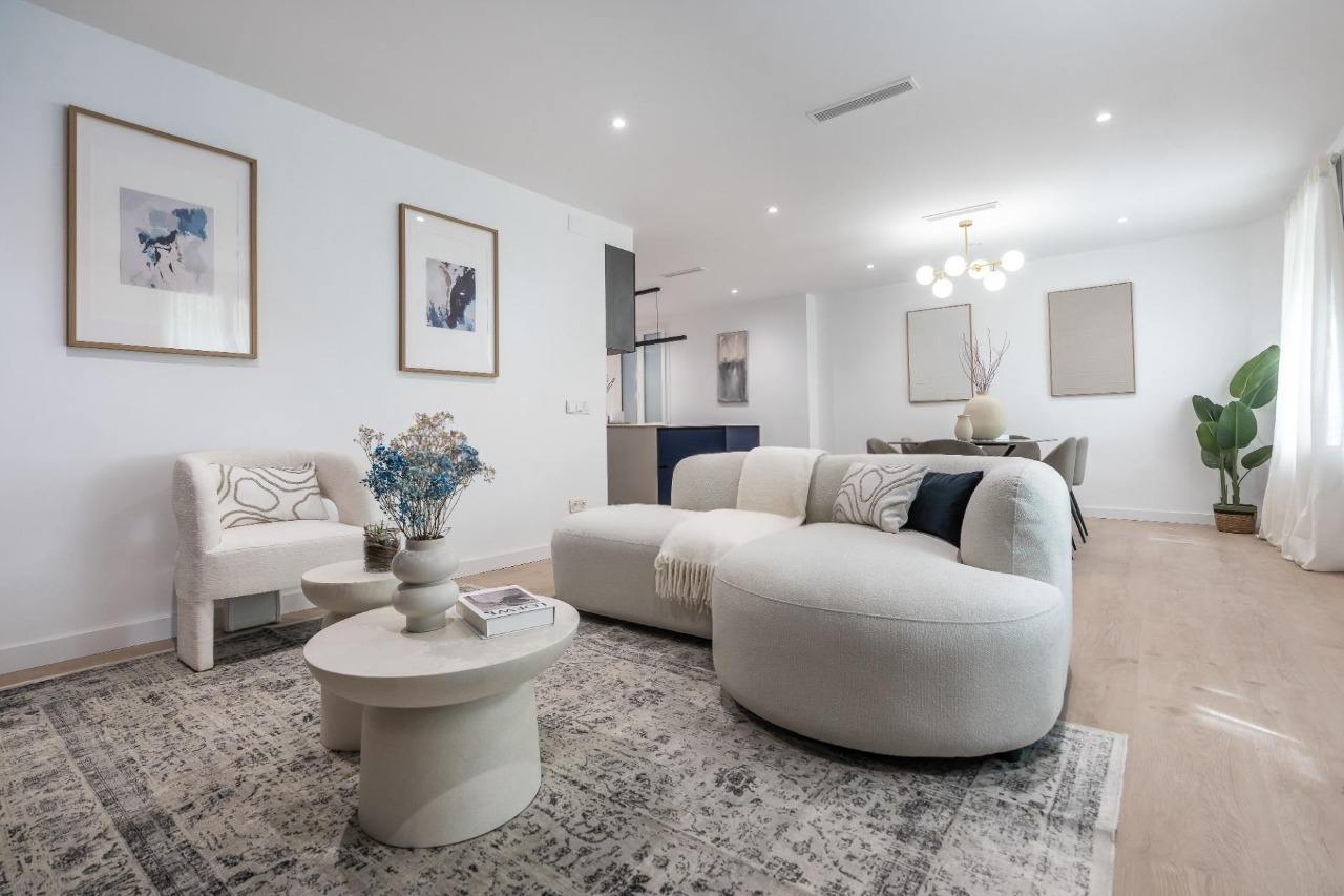 living - 143m² apartment for sale in Palacio, Madrid - gallery thumbnail - 2