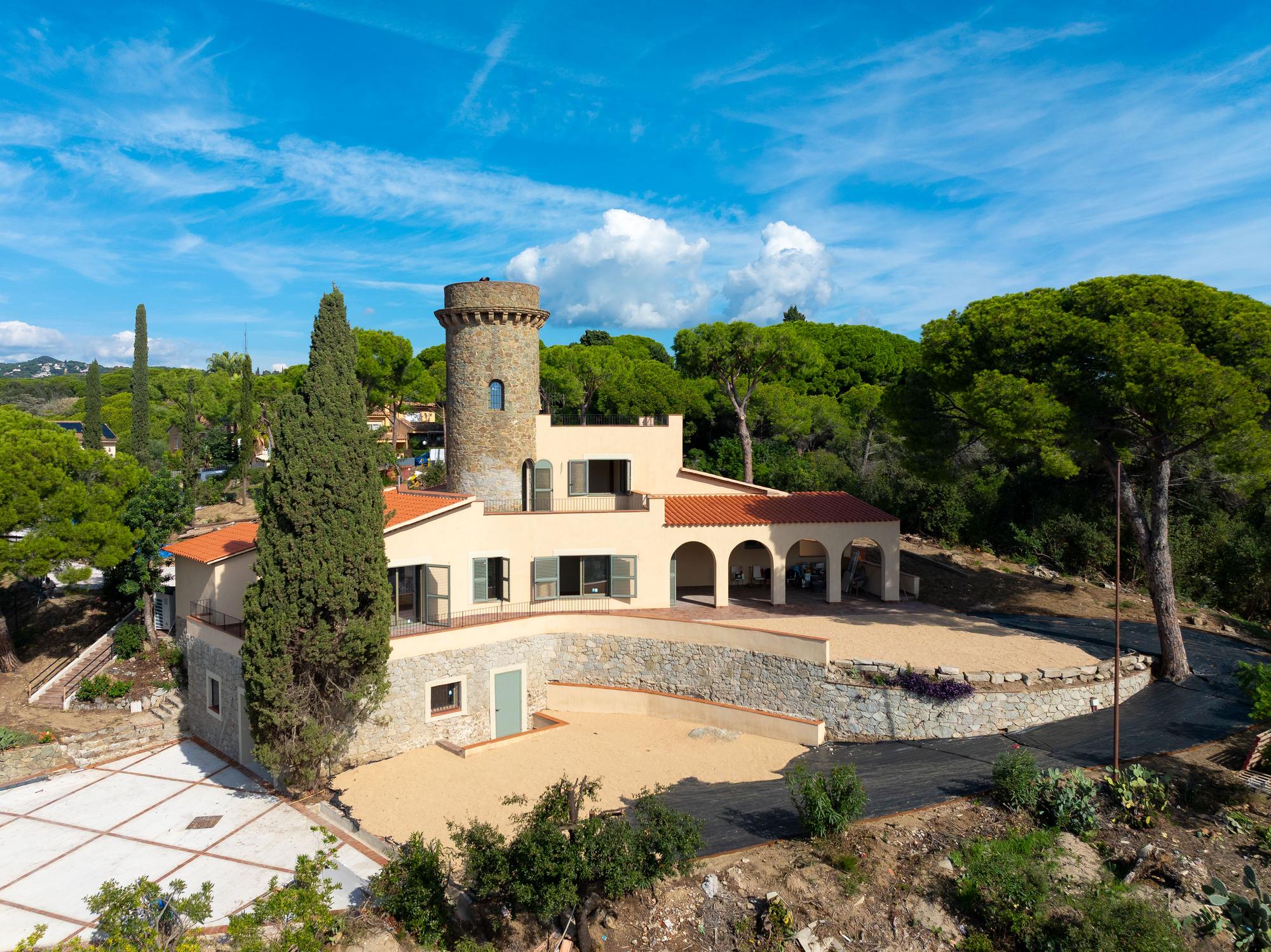 living - 416m² house / villa for sale in Arenys de Mar, Barcelona - gallery thumbnail - 2