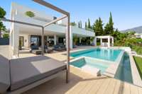 living - Casa / villa de 473m² con 203m² terraza en venta en Nueva Andalucía - gallery thumbnail - 3