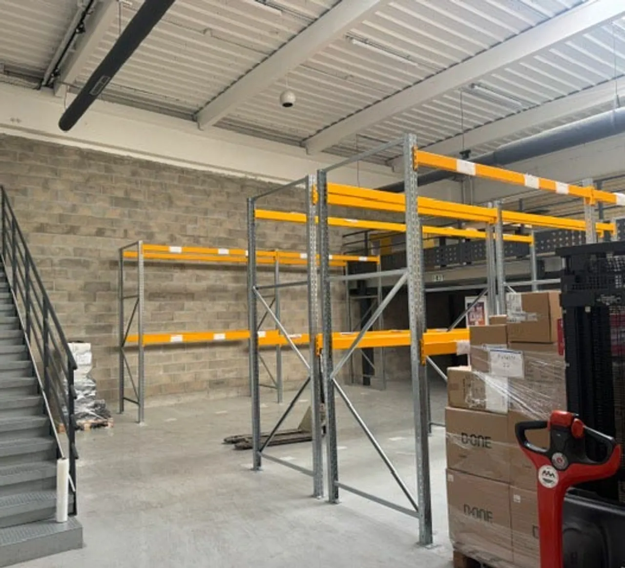 logistics - Light Industrial Premises / Offices For Rent - gallery - 4