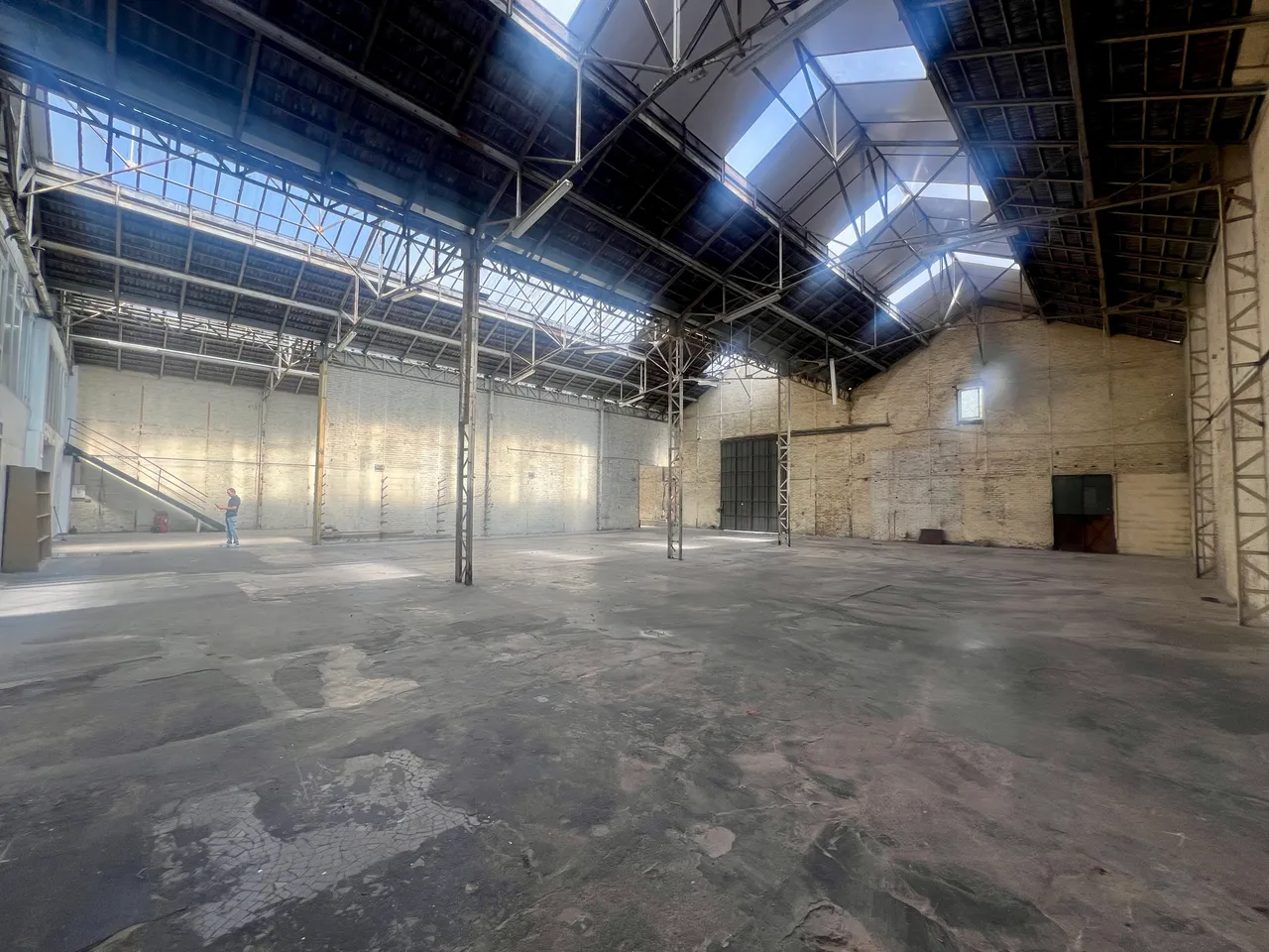 logistics - Light Industrial Premises / Offices For Rent - gallery - 3