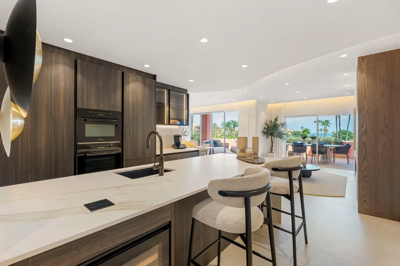 living - Piso de 130m² con 67m² terraza en venta en New Golden Mile - gallery - 3