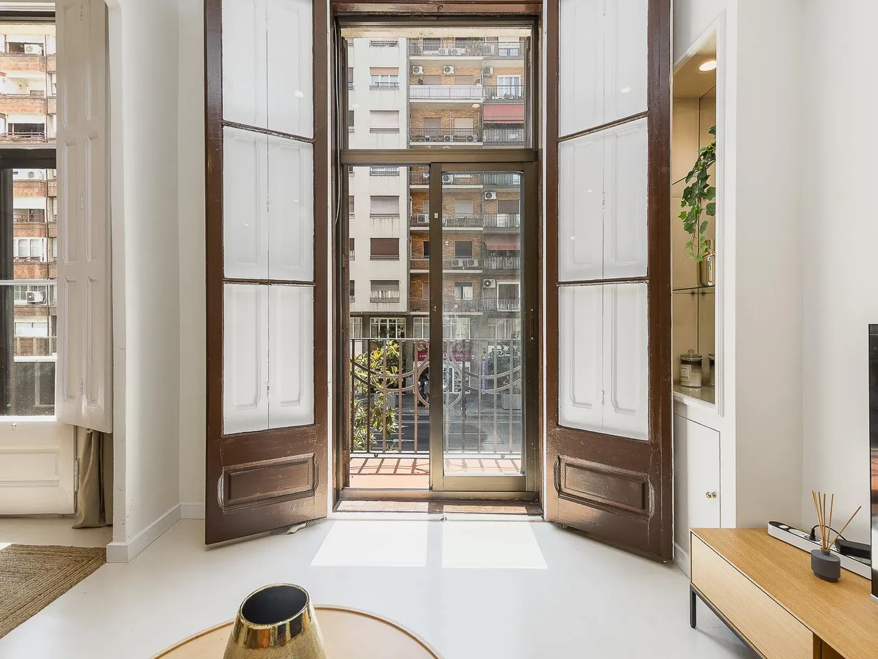 living - Piso de 83m² en venta en Eixample Derecho, Barcelona - gallery - 3