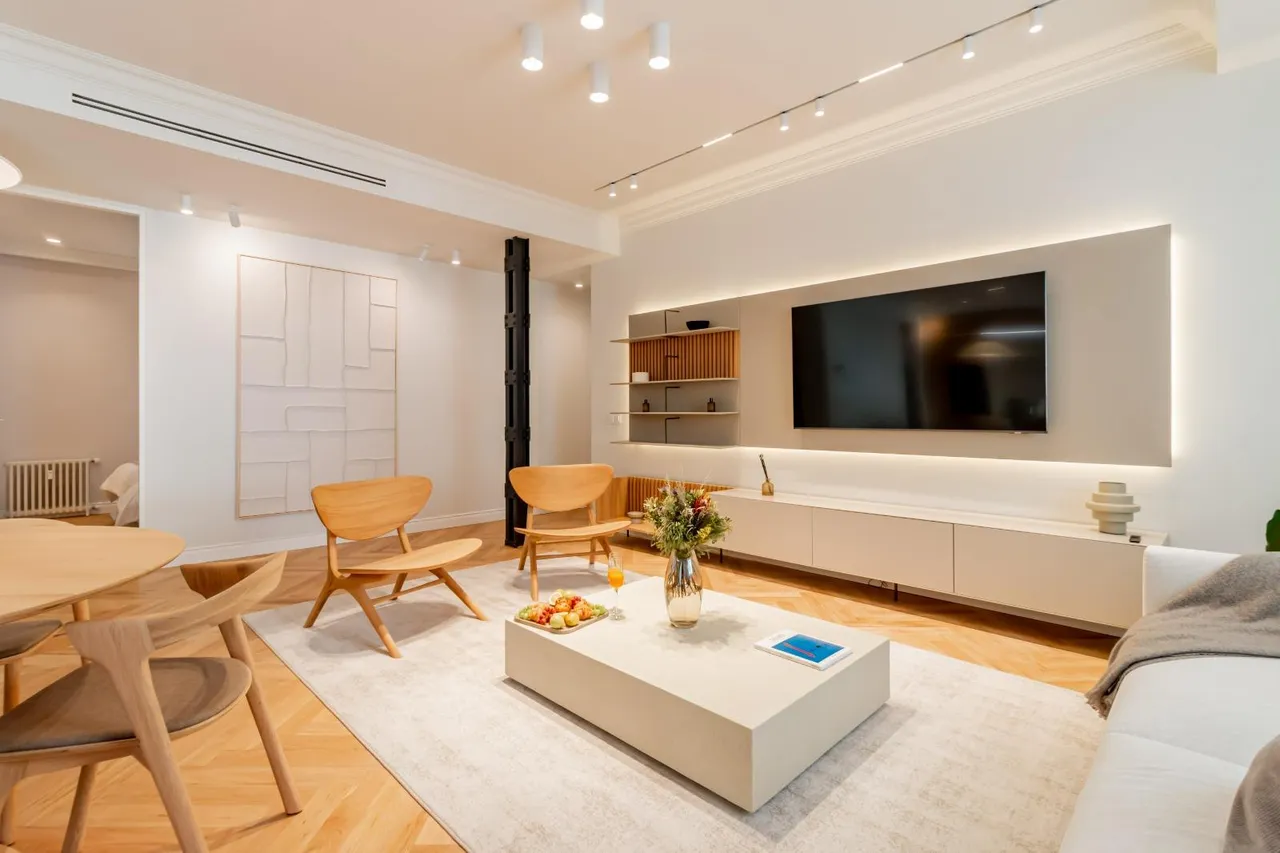 living - 113m² apartment for rent in Castellana, Madrid - gallery - 2