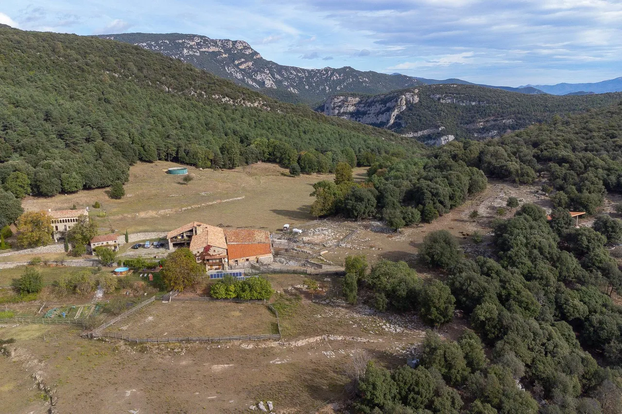 living - 1,540m² country house for sale in La Garrotxa, Girona - gallery - 3