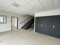 logistics - Entrepôt / Bureaux À Louer - gallery thumbnail - 3