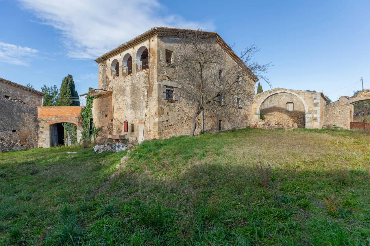 living - Casa rural de 1,045m² en venta en Alt Empordà, Girona - gallery - 6