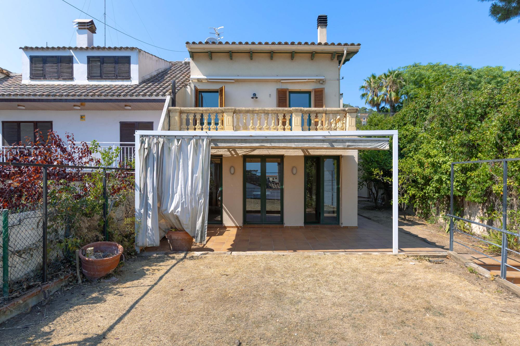 living - 279m² house / villa for sale in Premià de Dalt, Barcelona - gallery thumbnail - 1