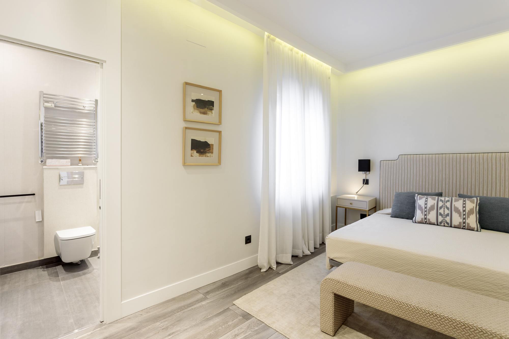 living - 100m² apartment for rent in Recoletos, Madrid - gallery thumbnail - 9