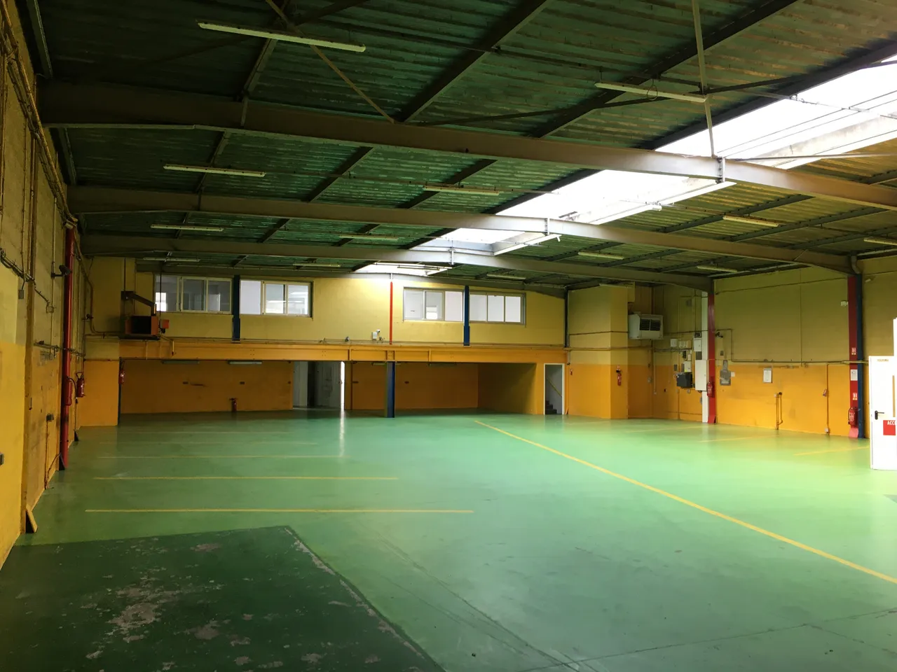 logistics - Light Industrial Premises / Offices For Rent - gallery - 2