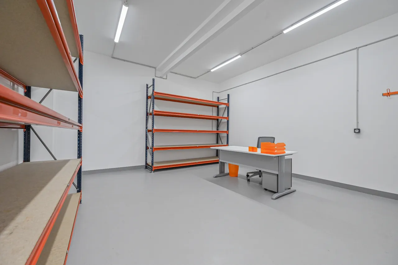 logistics - Warehouse For Rent - gallery - 2