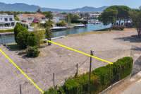 living - Parcela de 500m² en venta en Empuriabrava, Costa Brava - gallery thumbnail - 1