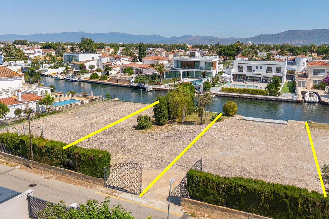 living - 500m² plot for sale in Empuriabrava, Costa Brava - gallery - 3