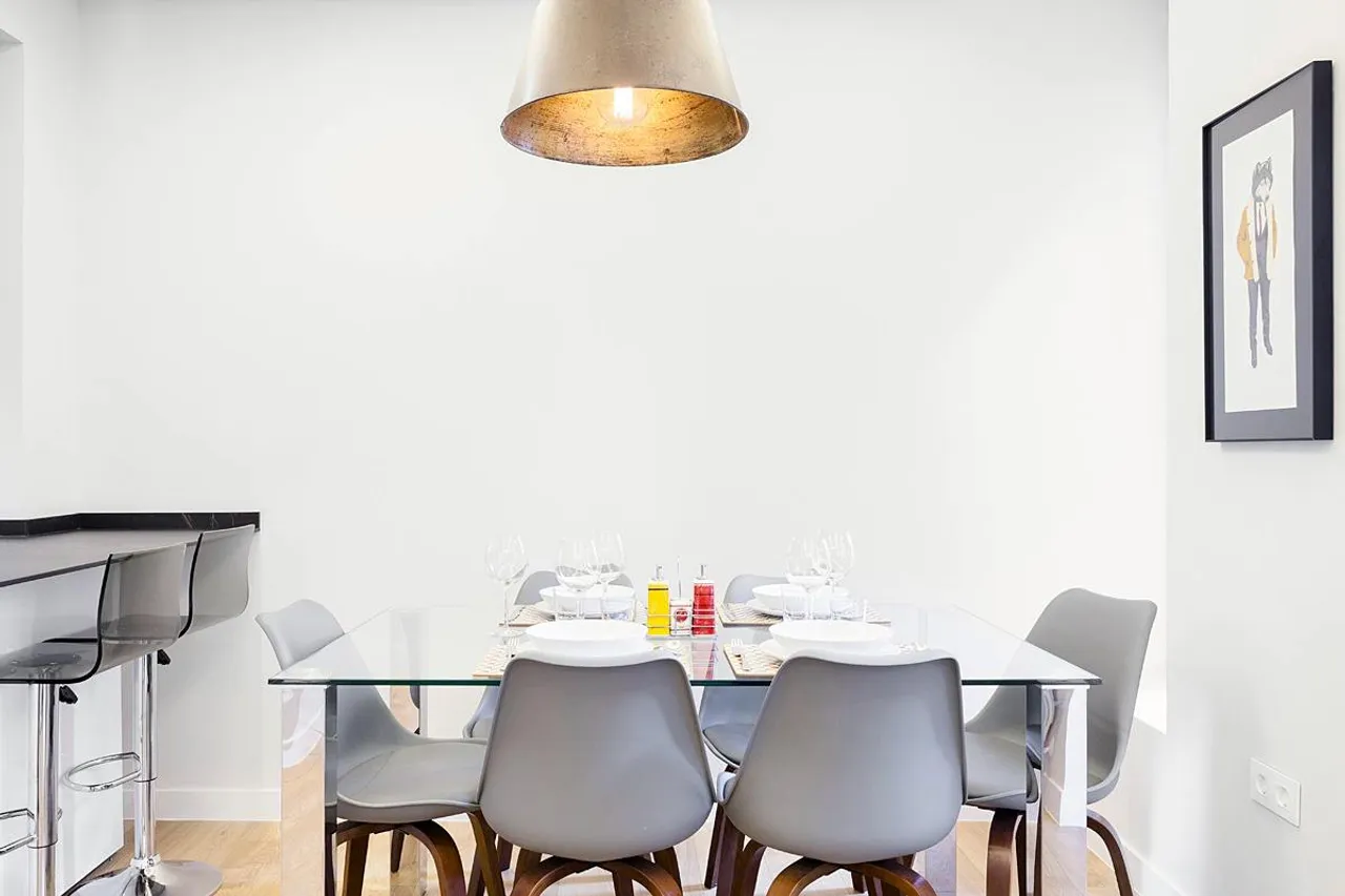 living - 91m² apartment for rent in Almagro, Madrid - gallery - 6