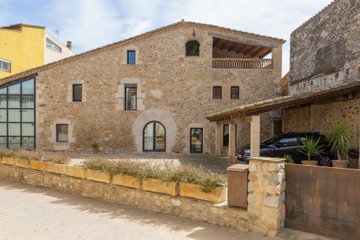 living - Casa / villa de 696m² en venta en El Gironés, Girona - featured