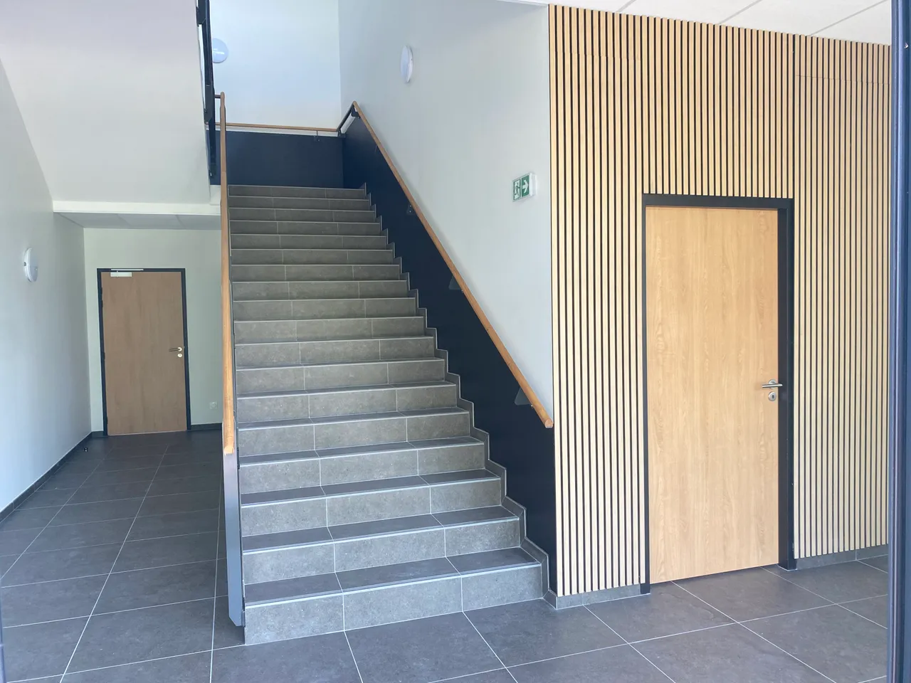 logistics - Light Industrial Premises / Offices For Rent - gallery - 10