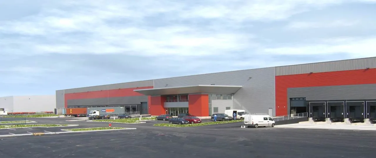 logistics - Logistics Warehouse For Rent - gallery - 2