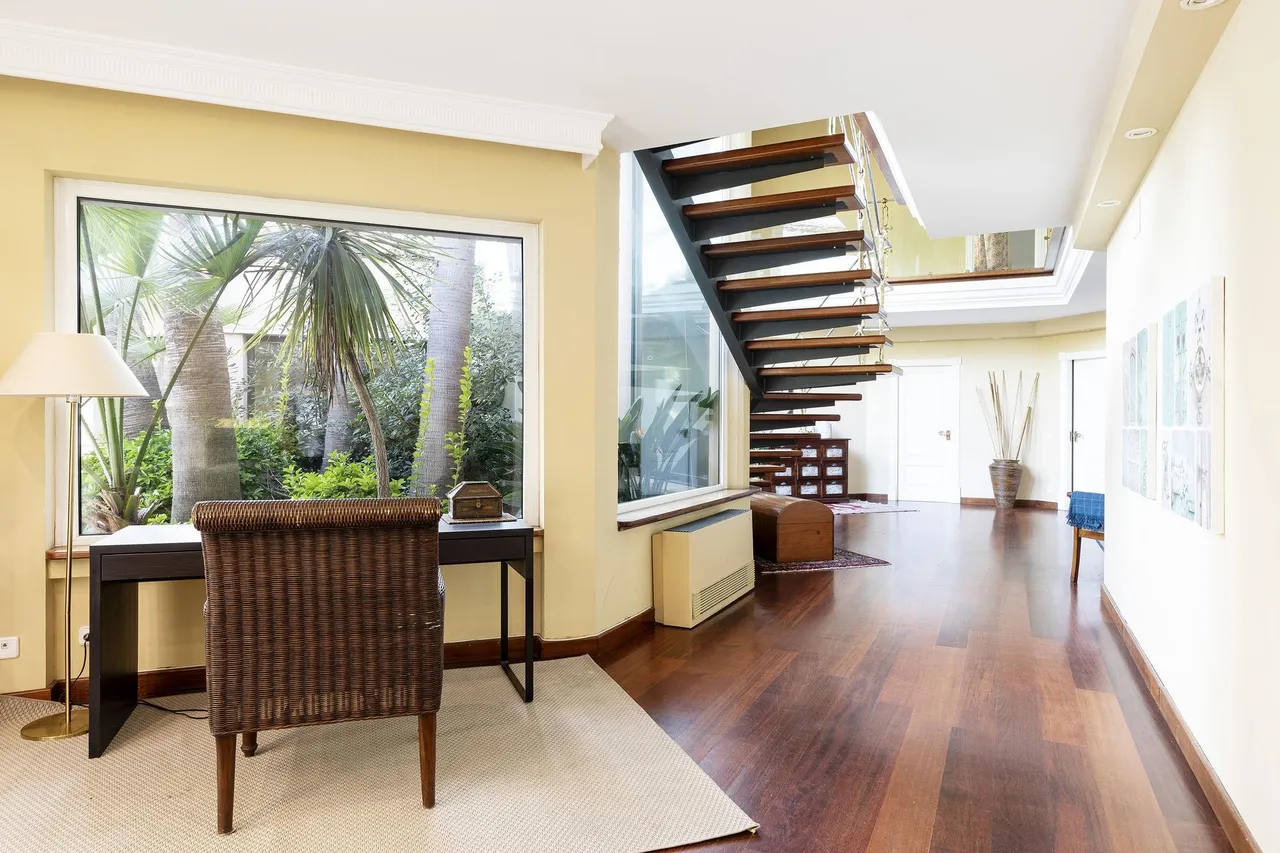 living - Casa de 600m² en venta en Terramar, Barcelona - gallery - 6