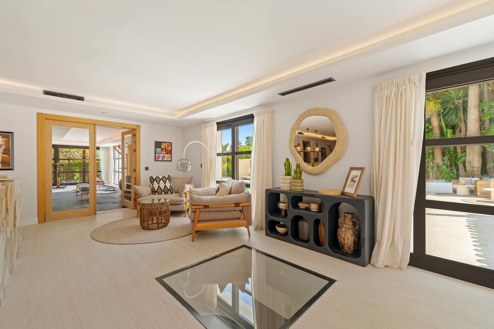 living - Casa / villa de 965m² con 177m² terraza en venta en Nueva Andalucía - gallery thumbnail - 7