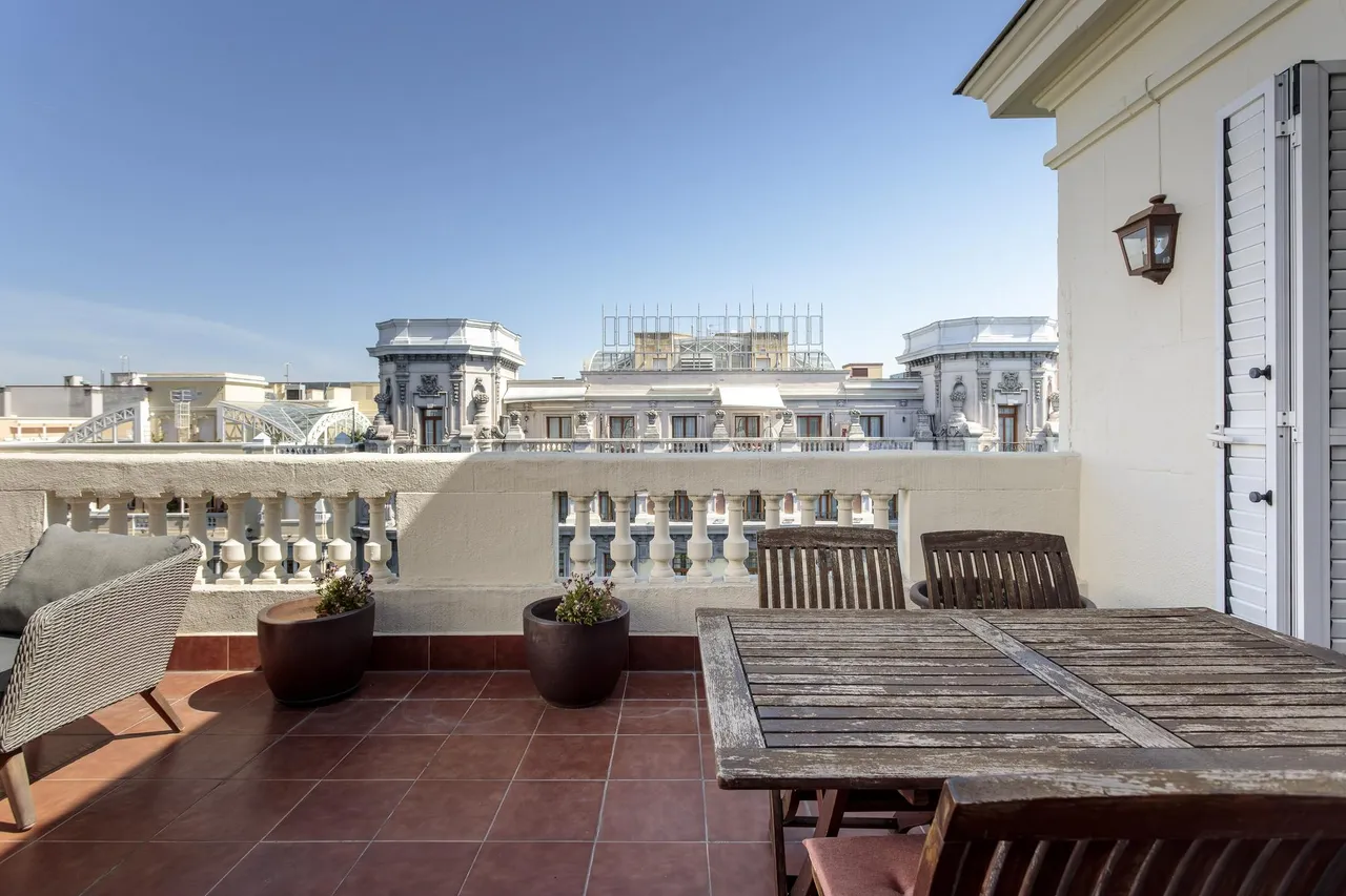 living - 400m² penthouse with 25m² terrace for rent in Almagro - gallery - 6