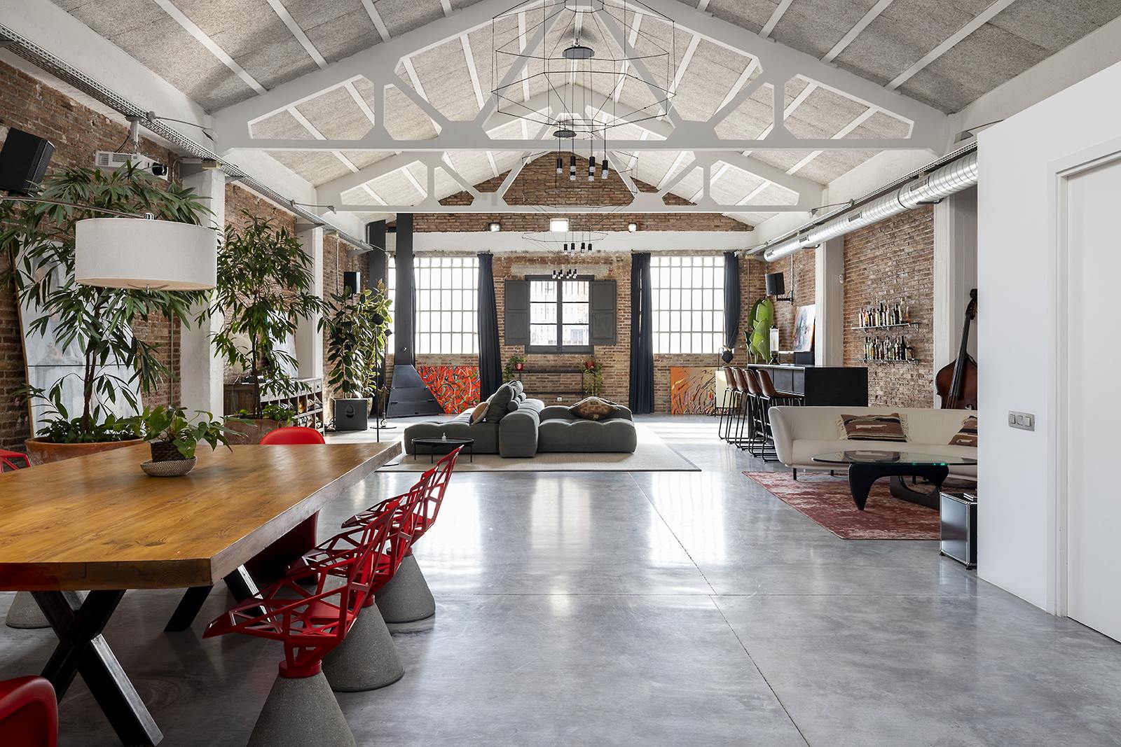 living - 355m² apartment for rent in Poblenou, Barcelona - gallery thumbnail - 1