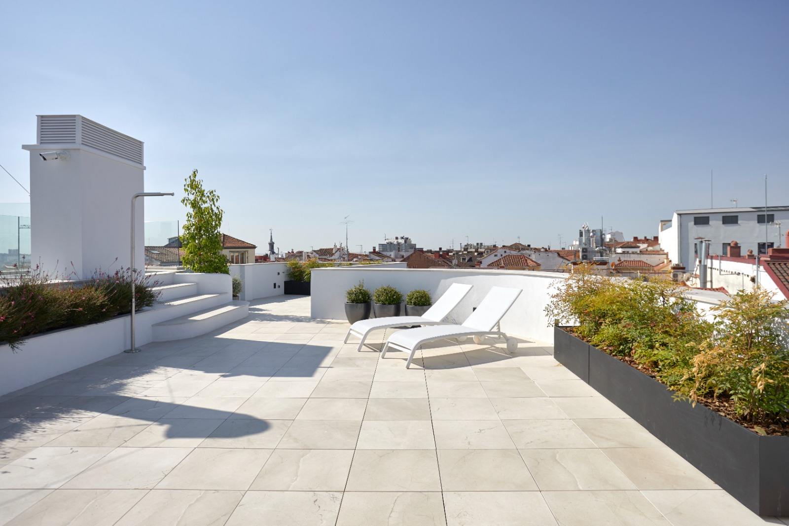 living - 600m² penthouse for rent in Cortes / Huertas, Madrid - gallery thumbnail - 9