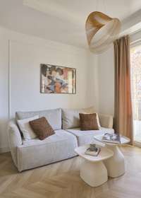 living - 91m² apartment for rent in Malasaña, Madrid - gallery thumbnail - 5