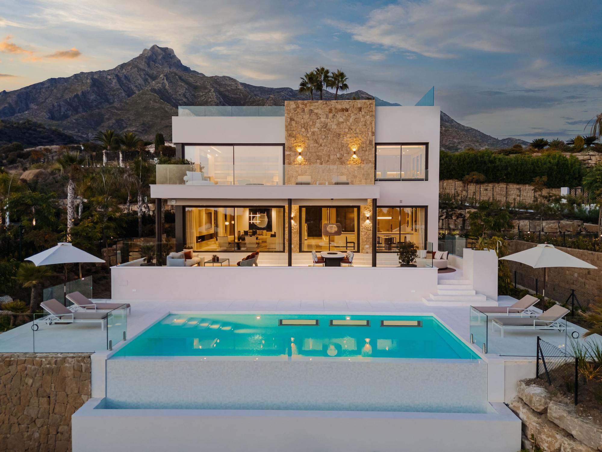 living - Casa / villa de 848m² con 392m² terraza en venta en Milla de Oro - gallery thumbnail - 2