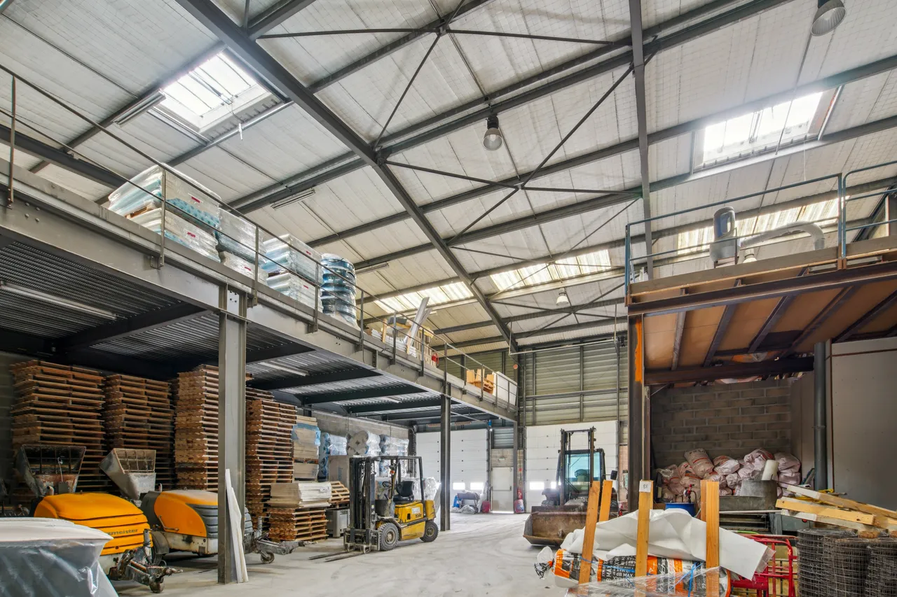 logistics - Light Industrial Premises / Offices For Sale - gallery - 3