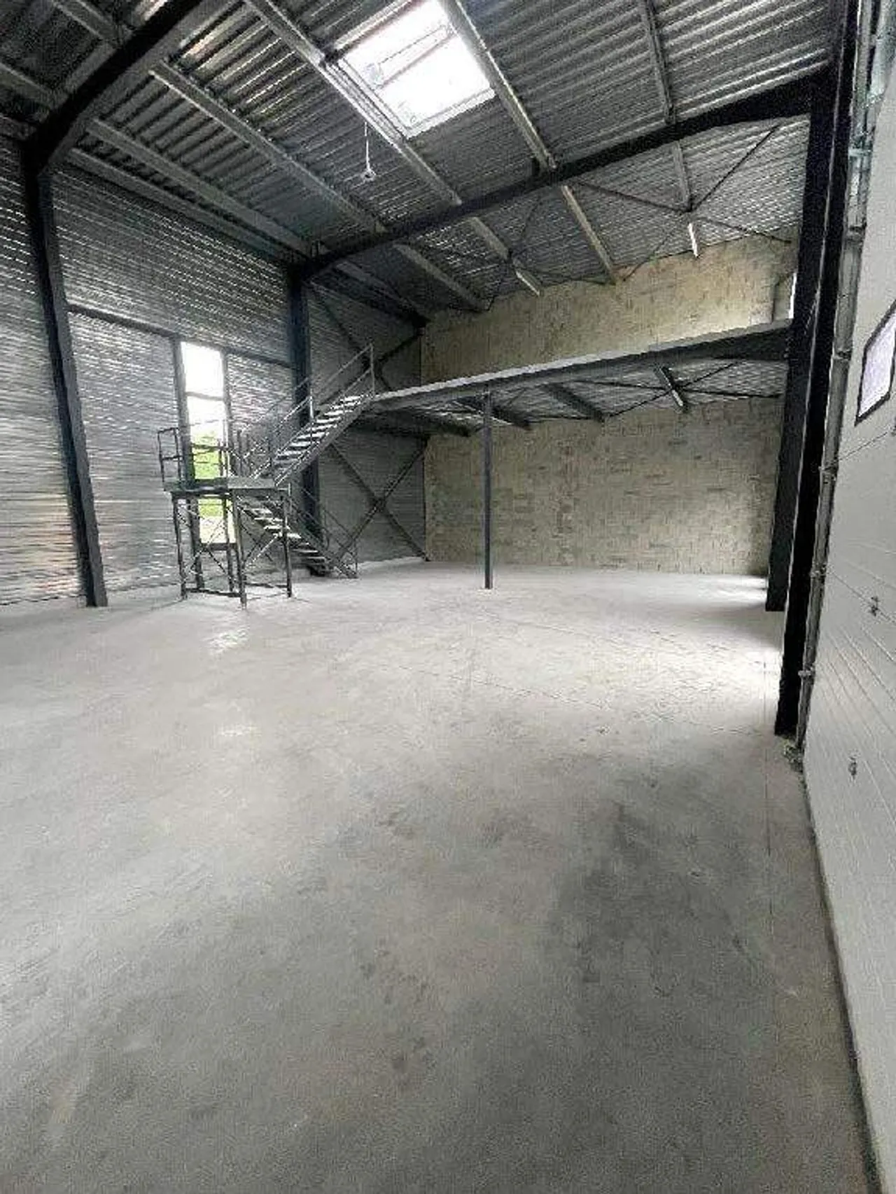 logistics - Light Industrial Premises / Offices For Rent - gallery - 3