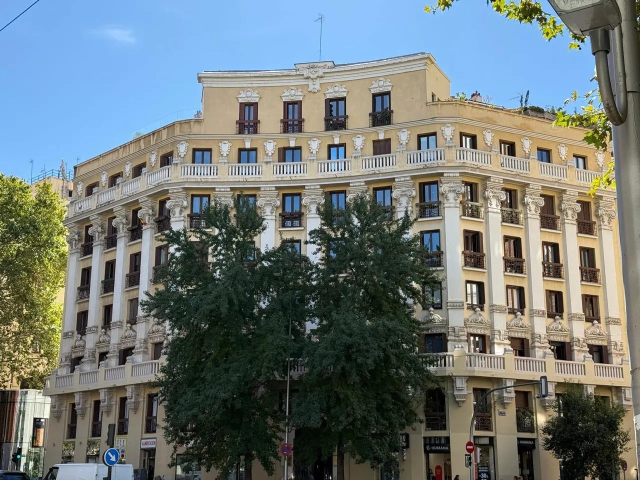 living - 137m² apartment for sale in Malasaña, Madrid - gallery - 2