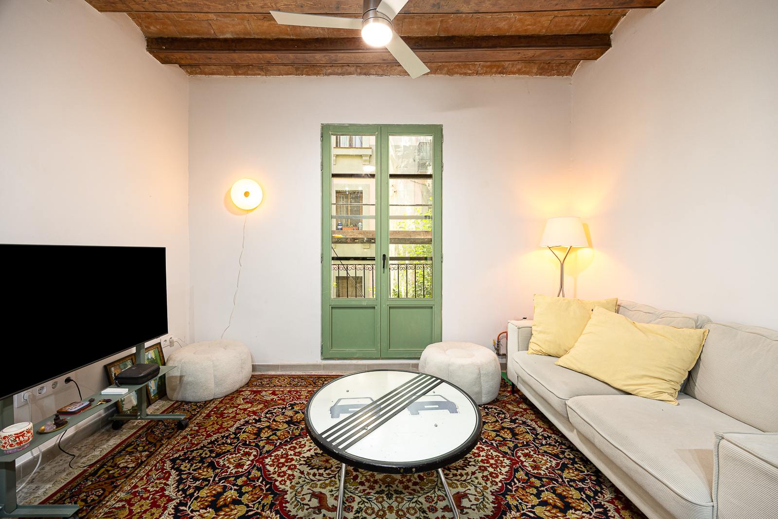 living - Piso de 56m² en venta en El Raval, Barcelona - gallery - 4